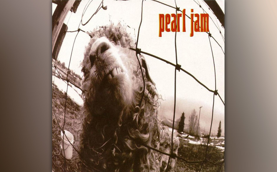 5. Elderly Woman Behind The Counter In A Small Town. Da haben Pearl Jam mal Humor bewiesen: Der Titel war eine Retourkutsc...