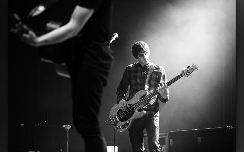 Auf der Bühne begleiteten ihn zwei Bandkollegen.