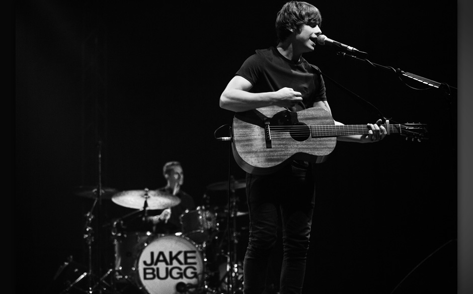 Für eine Zugabe von drei Songs ließ er sich noch einmal auf die Bühne bitten.