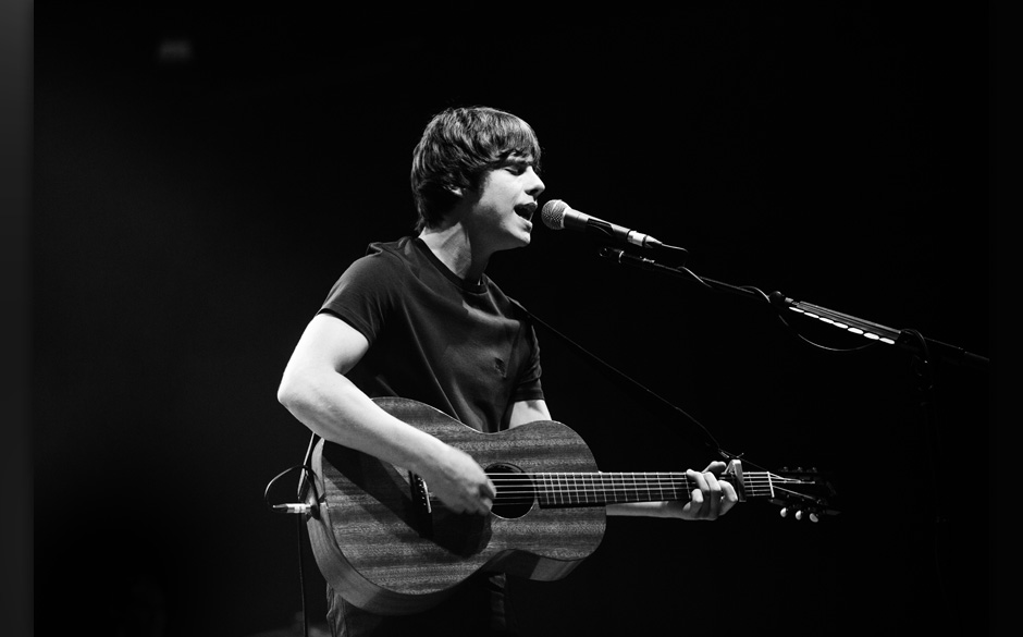 Gitarrenspiel und Stimme harmonieren bei dem 19-Jährigen.
