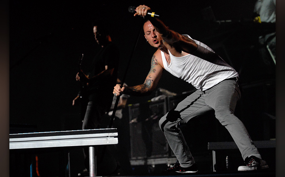 Stone Temple Pilots mit Chester Bennington. Mit dem Linkin-Park-Sänger als Ersatz für Scott Weiland wollten die "Pilots"...