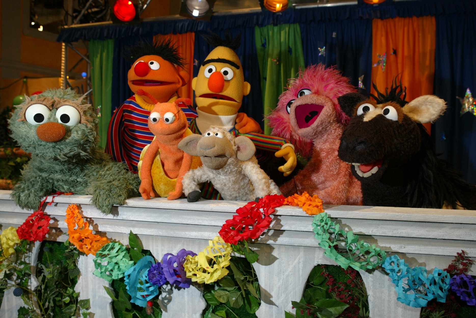 Kaum zu glauben, aber wahr: auch Melodien aus Fernsehsendungen für Kleinkinder kamen bei der Folter zum Einsatz. So zum B...