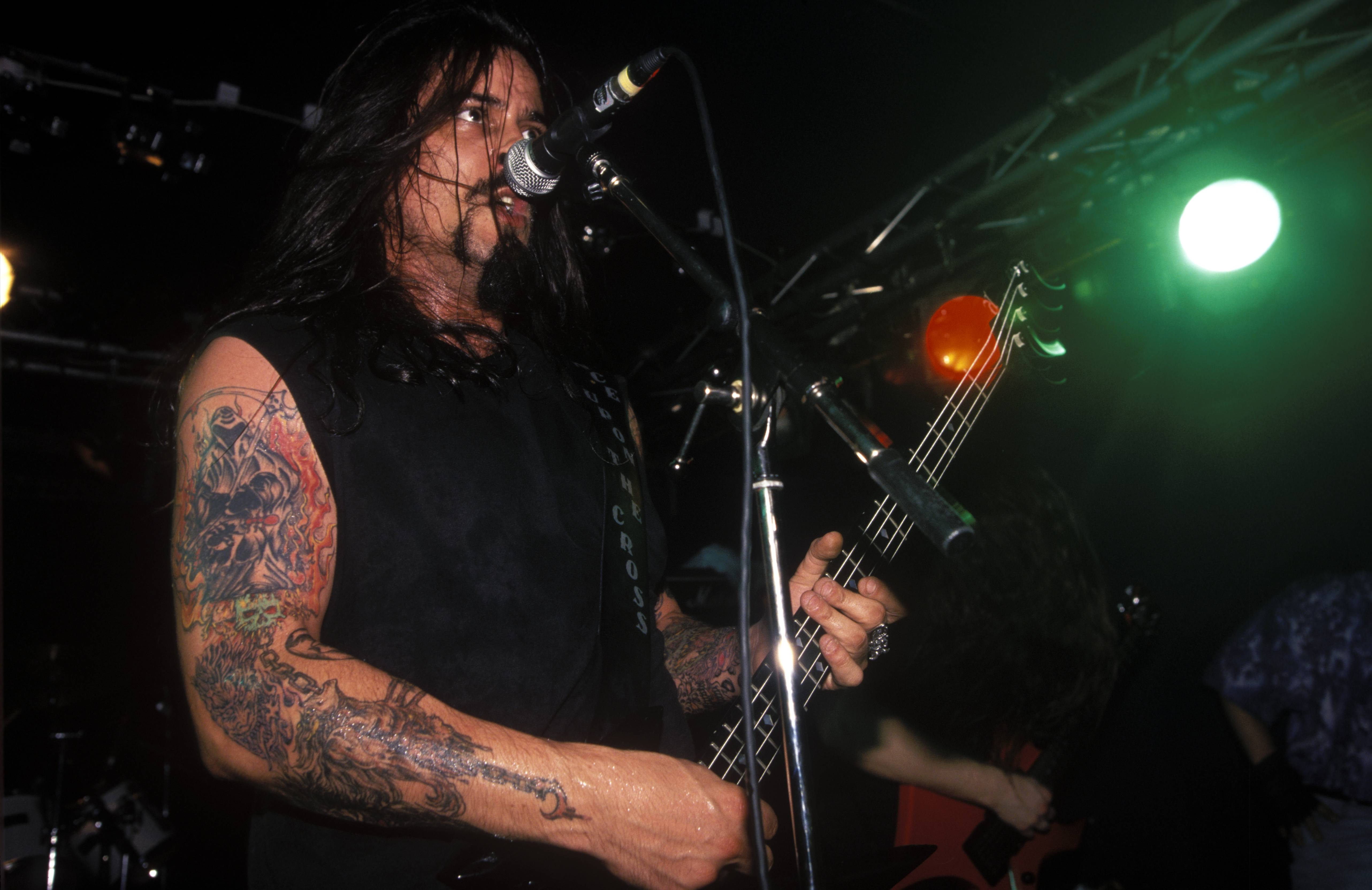 "Fuck Your God" von Deicide. Selbst die Gefängsniswärter fühlten sich von der Death-Metal-Musik der amerikanischen Band...