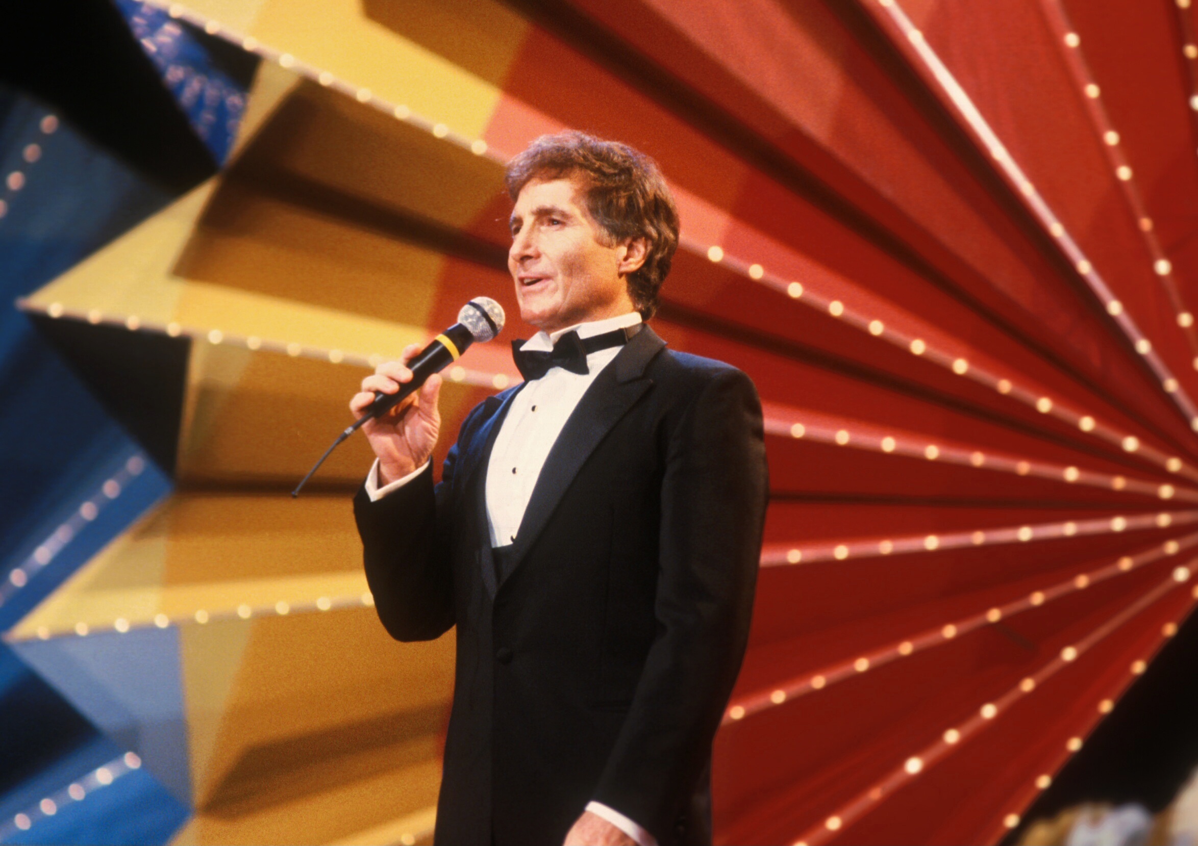 Freddy Quinn, Deutschland, 01.09.1975, Bühne, Auftritt, Anzug, Fliege, Mikrofon, Lichteffekt, Schauspieler, Sänger, OH/D...