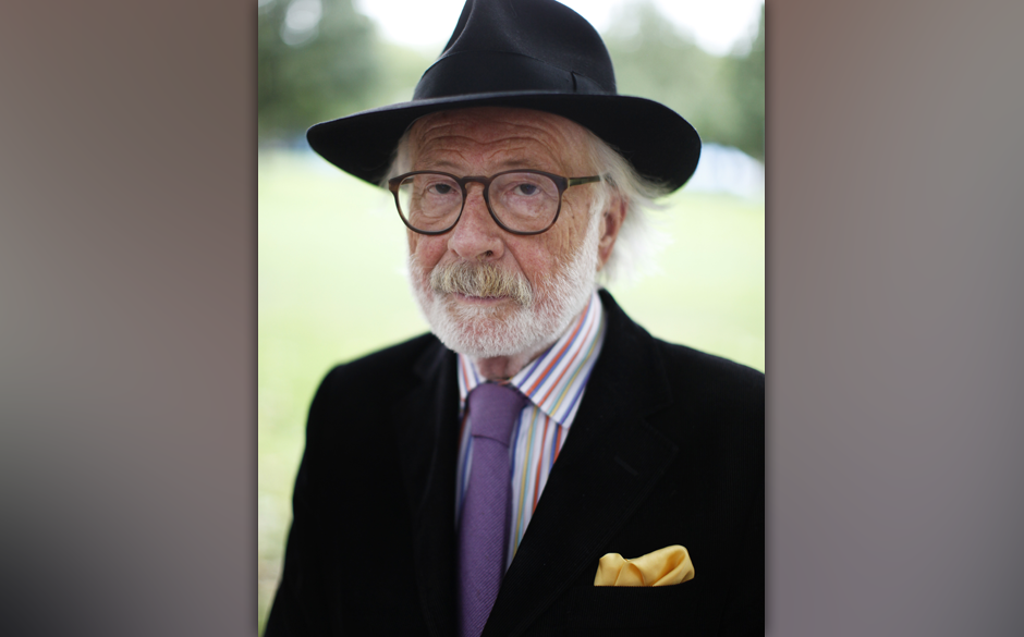 Fritz J. Raddatz (* 3. September 1931 in Berlin; † 26. Februar 2015 in Pfäffikon, Schweiz)