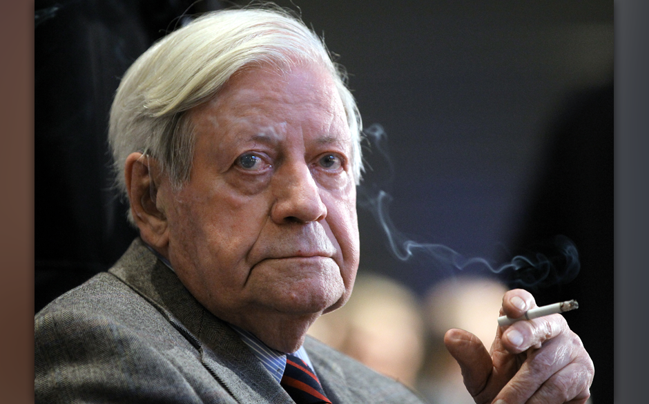 Helmut Schmidt (* 23. Dezember 1918 in Hamburg; † 10. November 2015 ebenda)