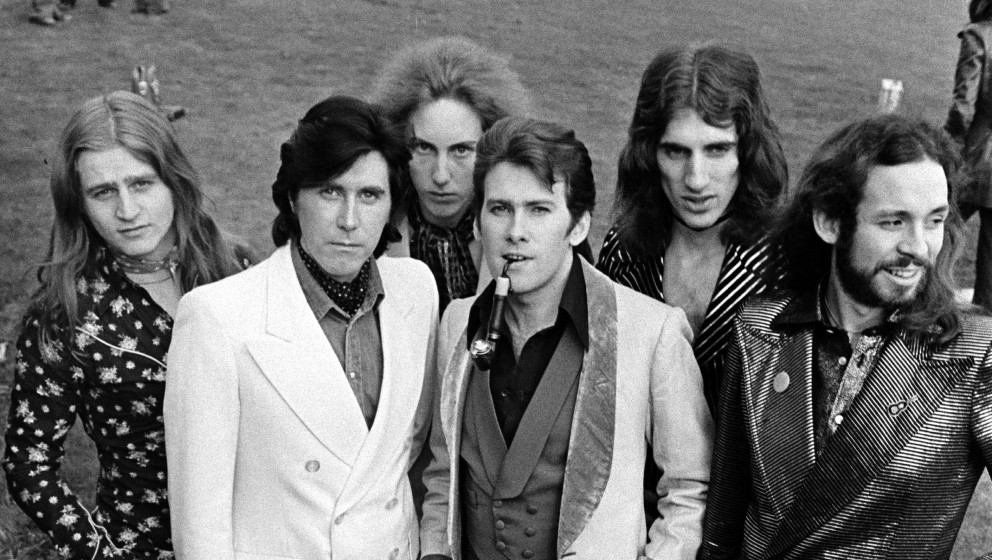L-R Paul Thompson, Bryan Ferry, Eddie Jobson, Andy Mackay, Sal Maida and Phil Manzanera of Roxy Music pose for a group portra