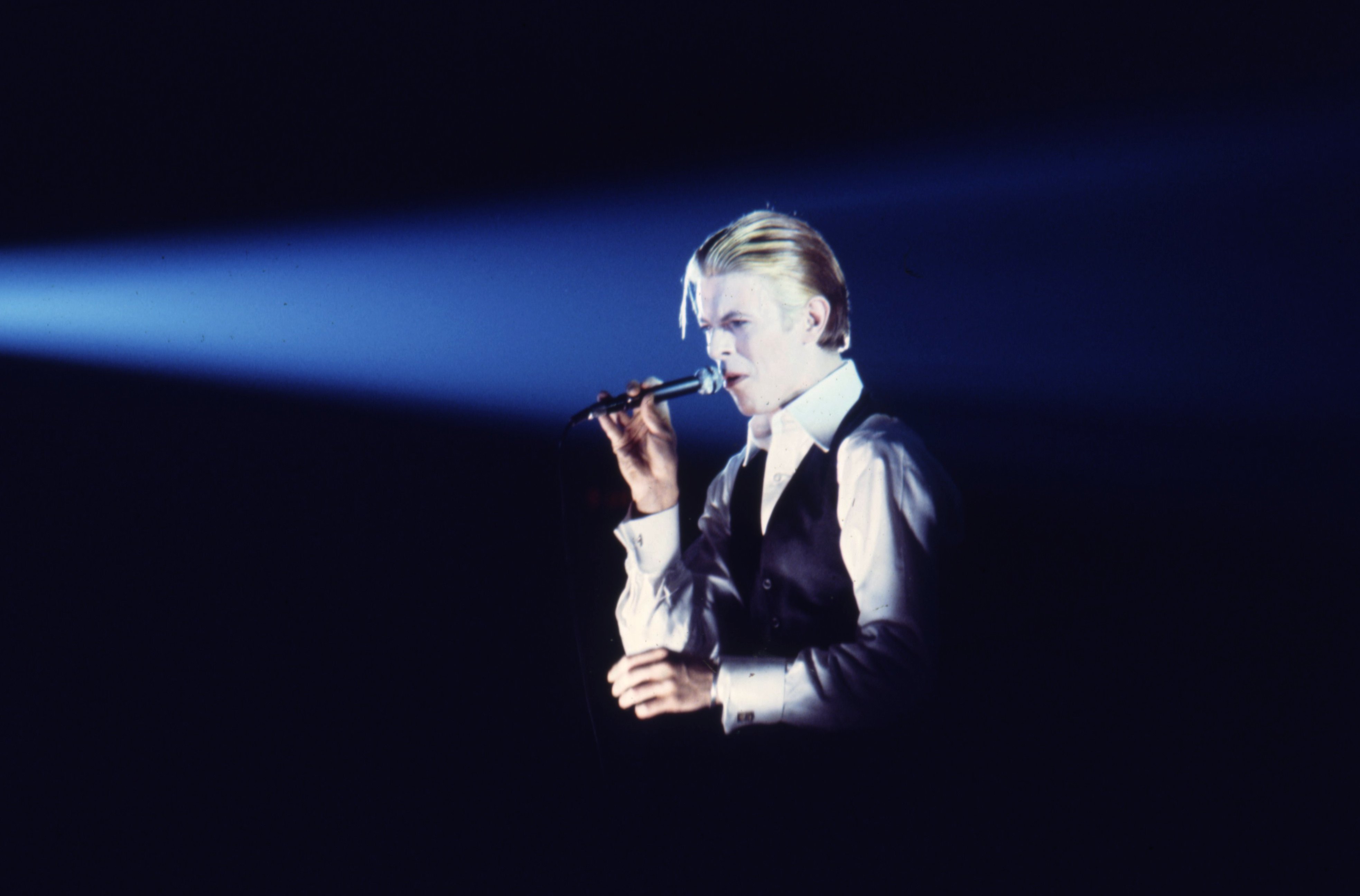 David Bowie live im Jahr 1976.
