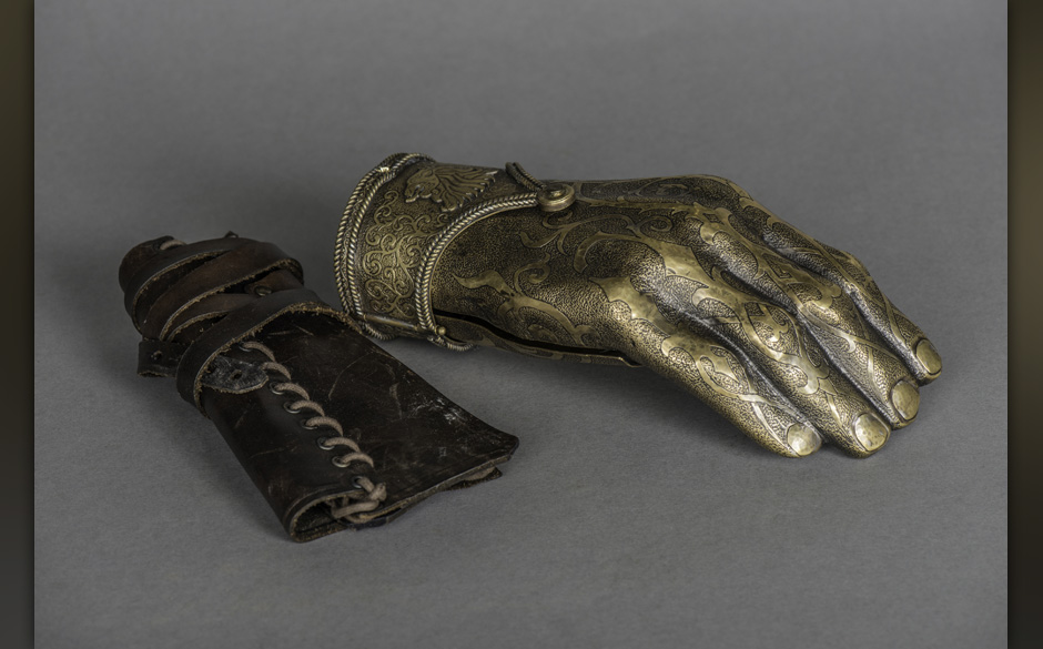 Jaime Lannister's Golden Hand Season 4_GOT Exhibition_©Helen Sloan.jpg