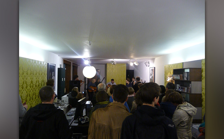 Kontakt: Telefon: 09131 9080520
E-Mail: info@bongartz-musik.de