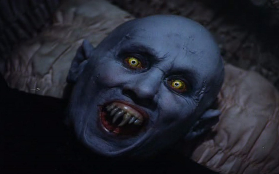 Mr. Barlow, in der Vorlage ein eloquenter Gentleman-Blutsauger, wird hier zum stummen Nosferatu, der seine plötzlichen Au...