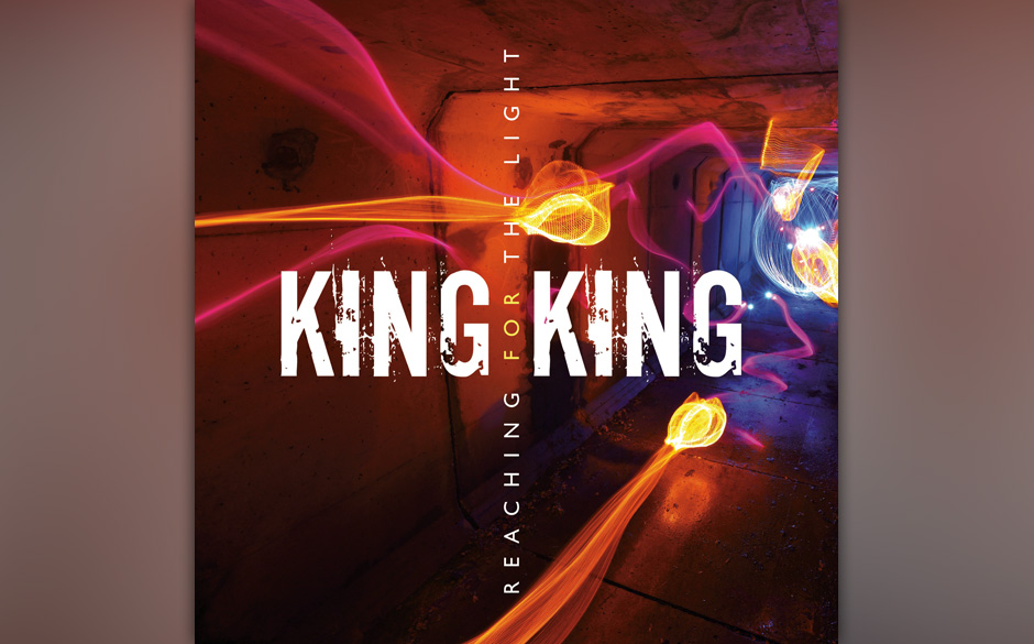 King King: "Reaching For The Light". Allzu routinierte Fingerübungen im guten alten Bluesrock.