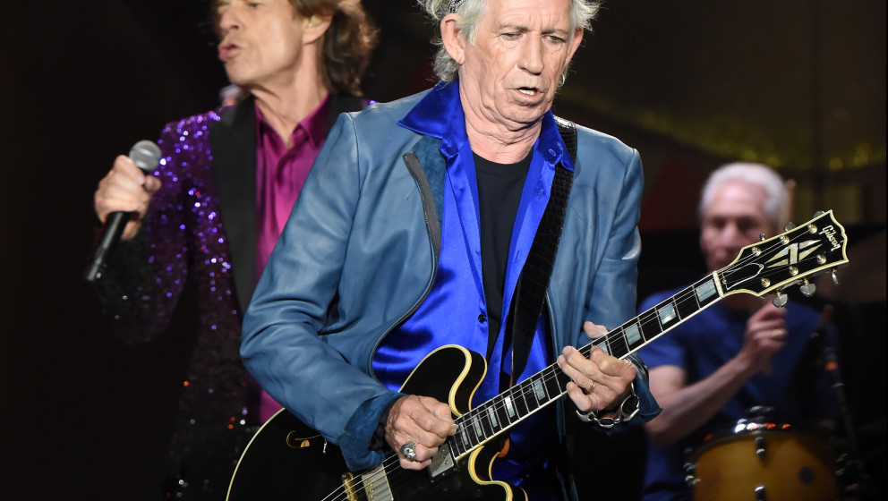 SAN DIEGO, CA - MAY 24:  Musicians Mick Jagger (L) and Keith Richards of The Rolling Stones performs onstage during their ZIP