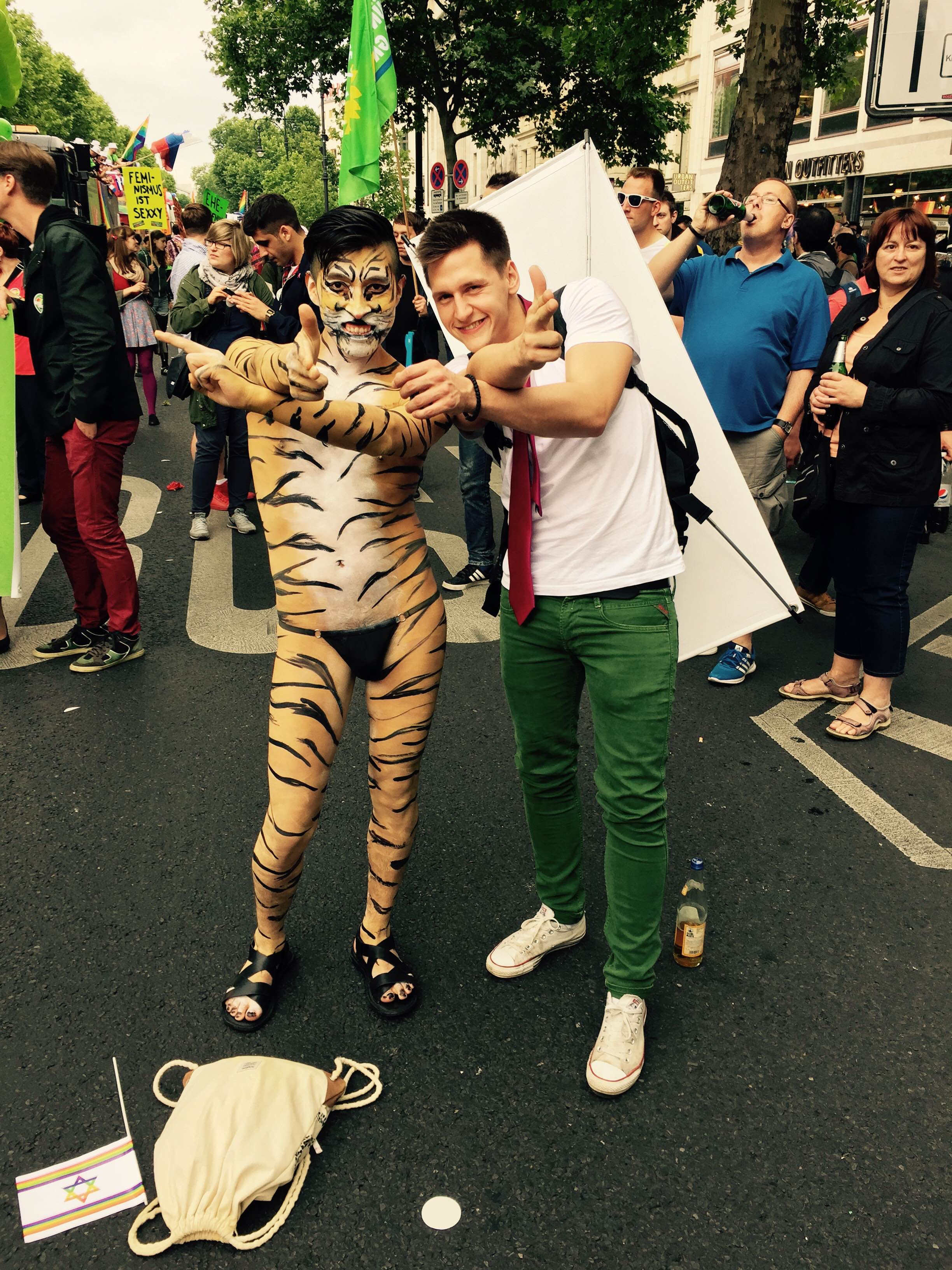 ROLLING-STONE-Promoter Danny mit einer Raubkatze