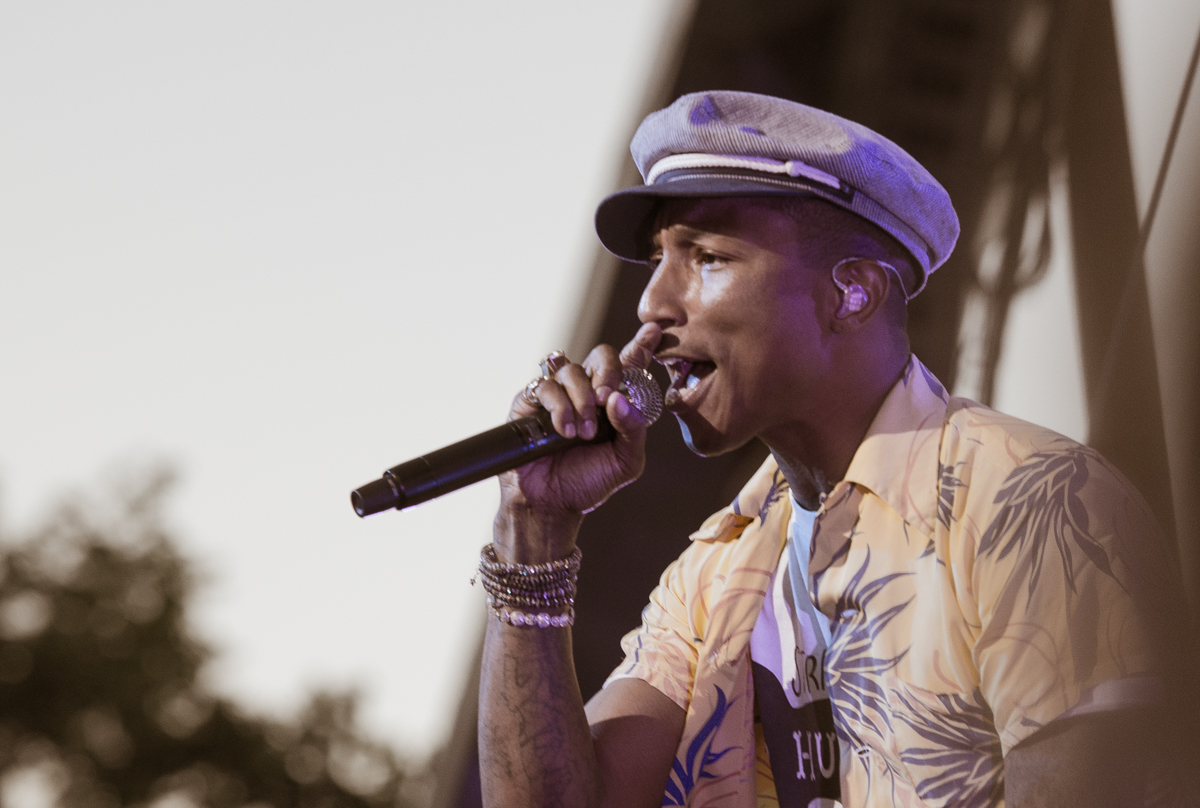 Pharrell Williams live beim Roskilde Festival 2015