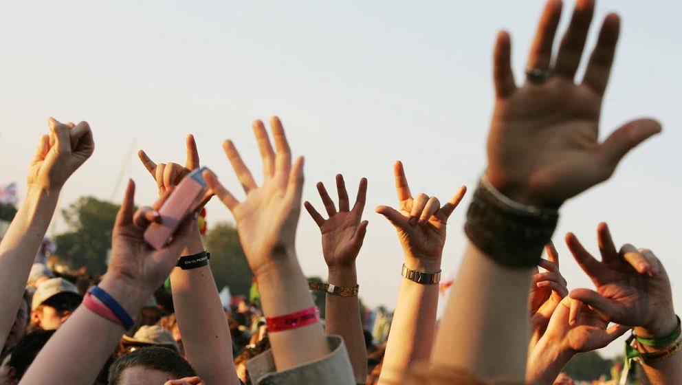 Hands in the Air at Nokia Isle of Wight Festival, Sealclose Park, Newport, UK June 2006