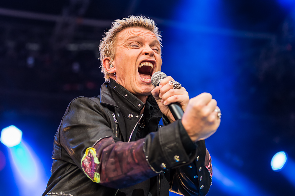 Obwohl er als Headliner beim Sommernachtstraum in München eine solide Leistung ablieferte, wirkten er...