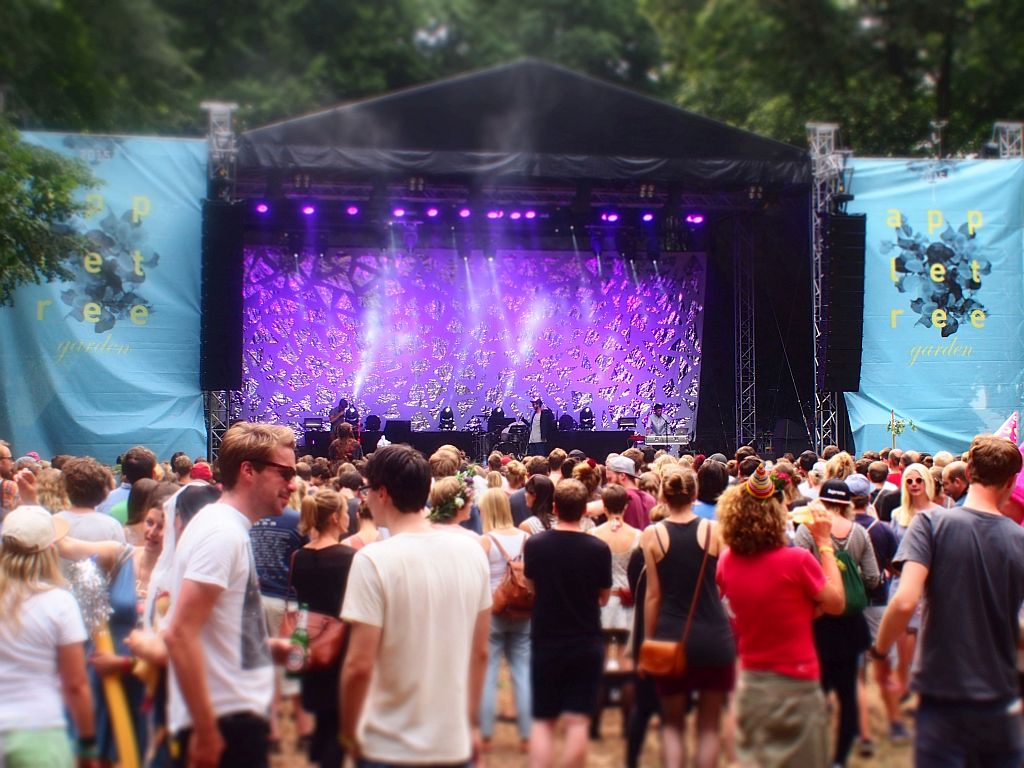Oscar And The Wolf live beim Appletree Garden Festival