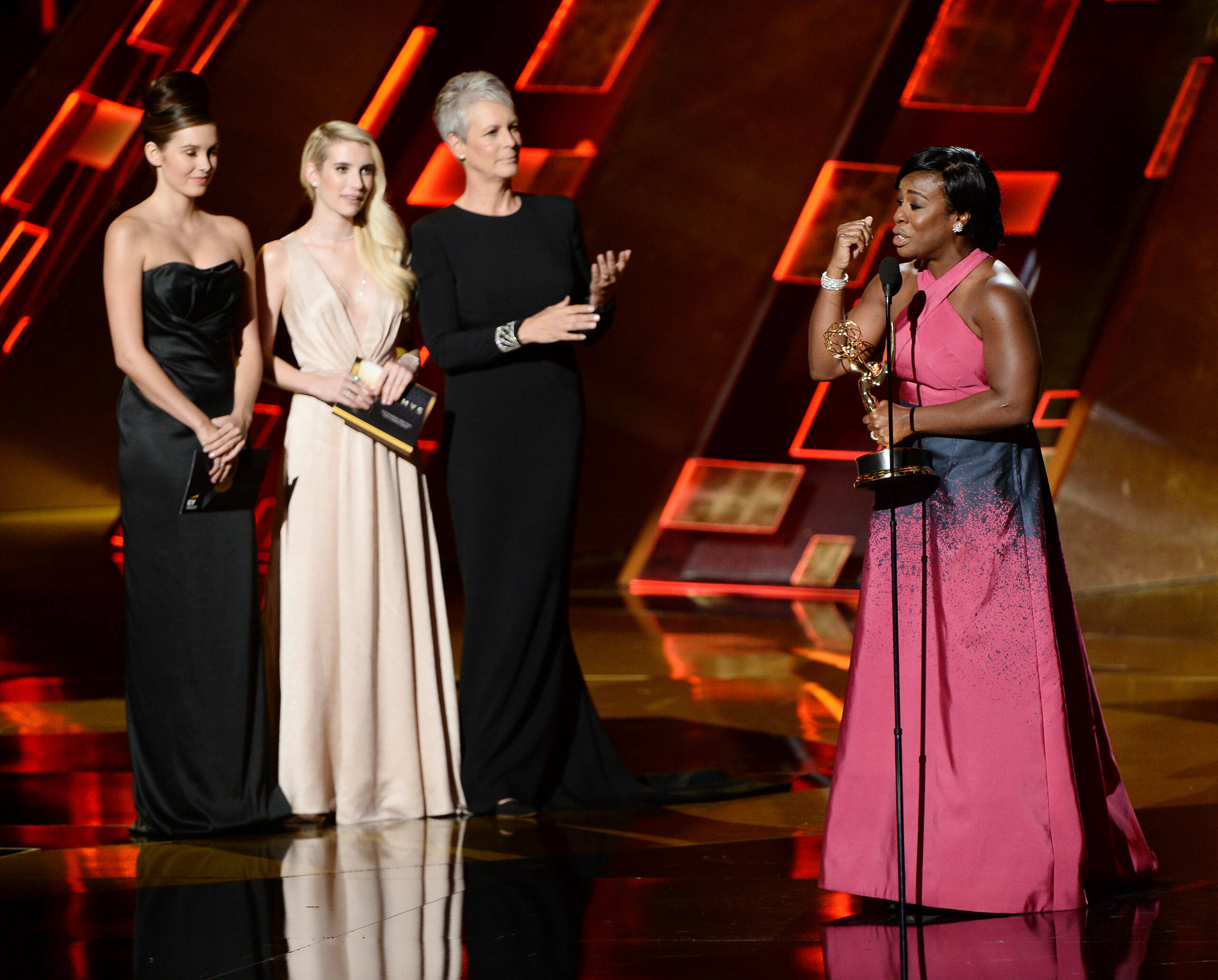 Uzo Aduba (R): "Outstanding Supporting Actress in a Drama Series" für 'Orange Is the New Black'