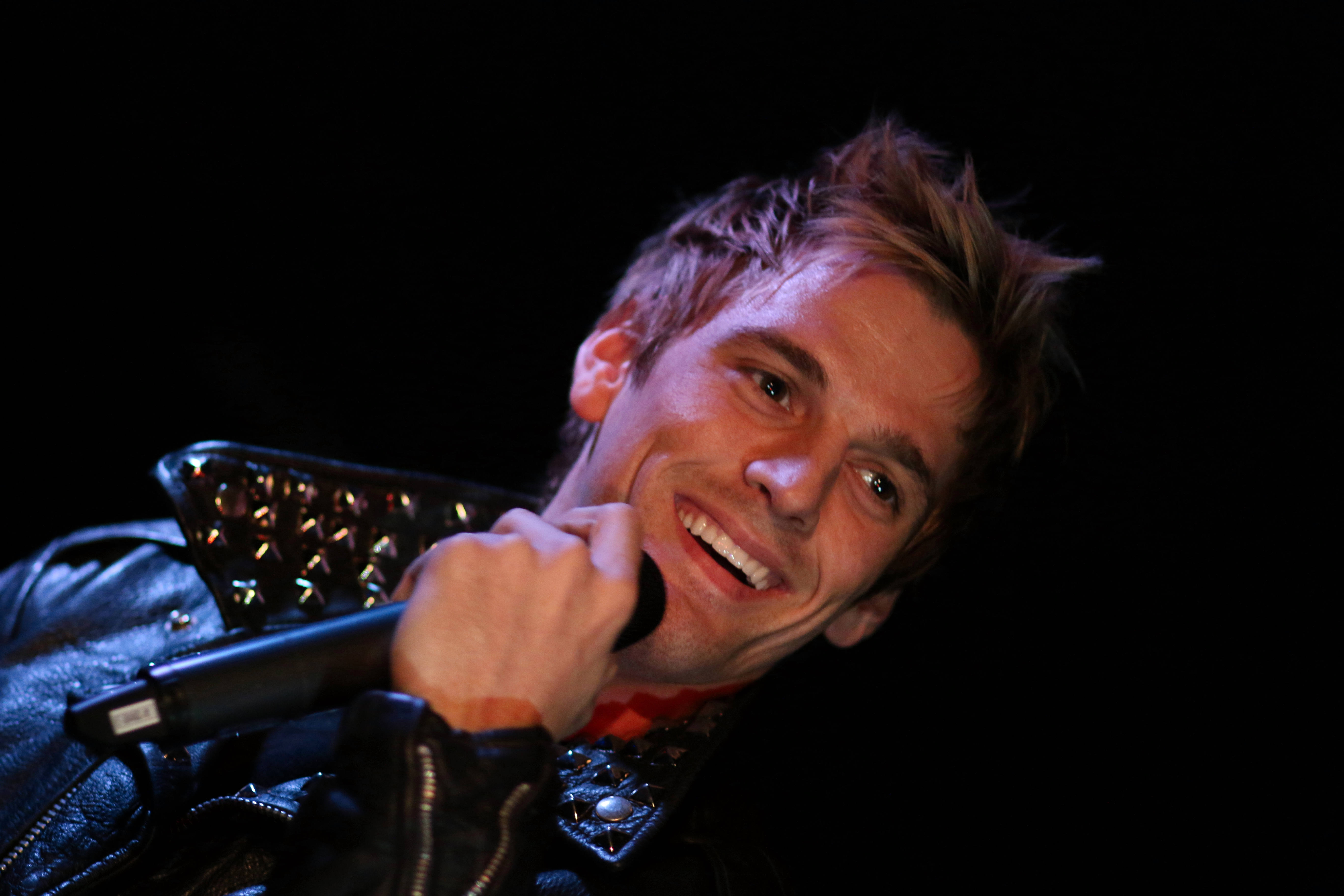 …Und auch 2015 macht der Sänger noch Musik. Jedoch nicht mehr ganz so erfolgreich wie als Kind.