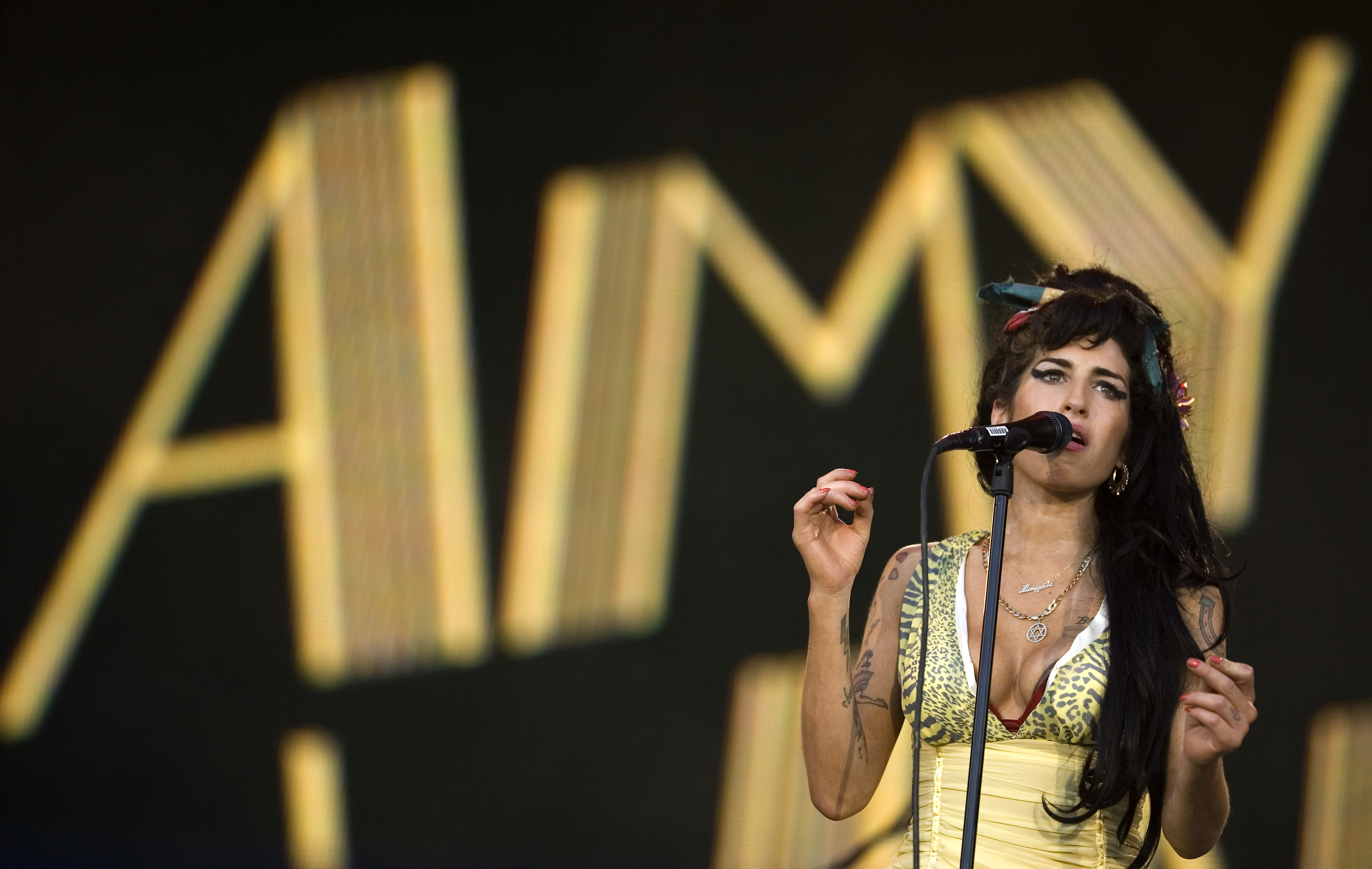 Amy Winehouse im Jahr 2008 – über den tragischen Tod der Jazz-und-Soul-Sängerin wurde im Juli 2015 die Doku „Amy“ veröffentlicht, zu der es Ende Oktober 2015 einen Soundtrack geben wird.