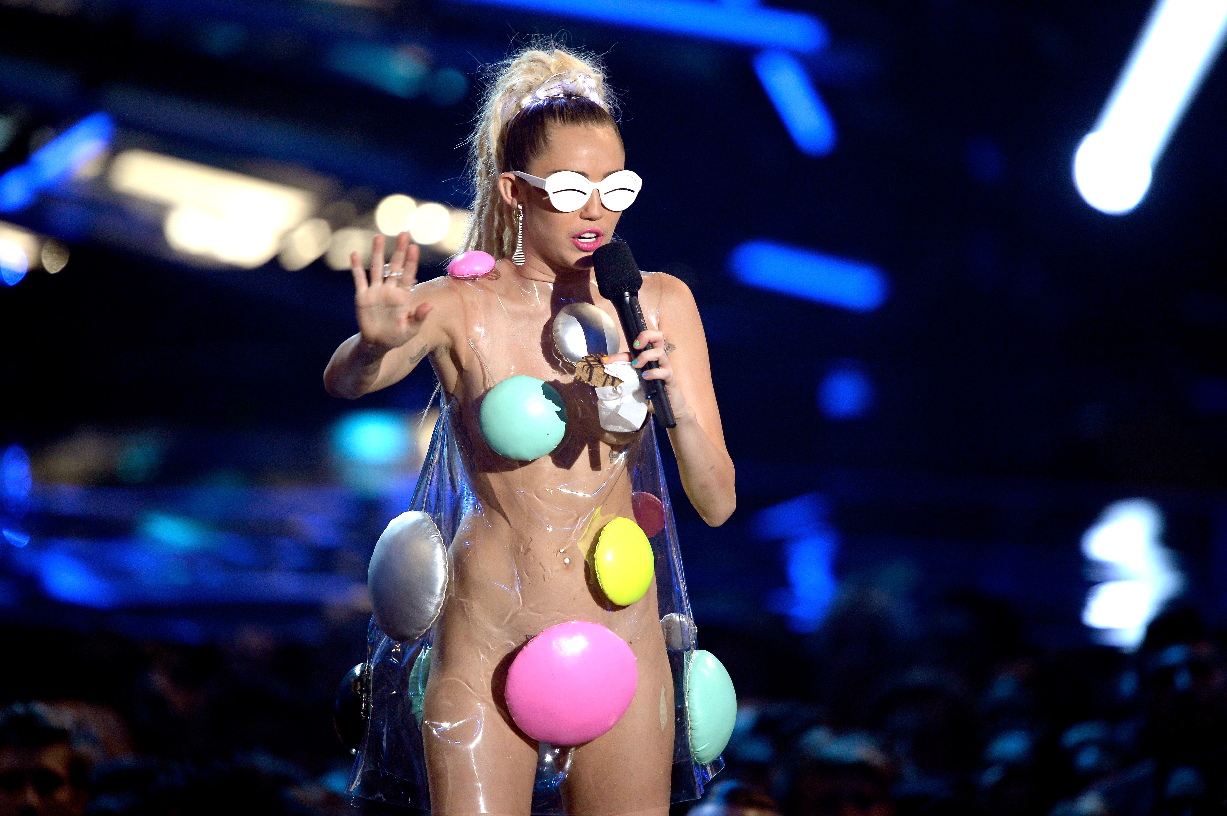 Stiehlt Miley Cyrus auch bei den EMAs allen anderen die Show?