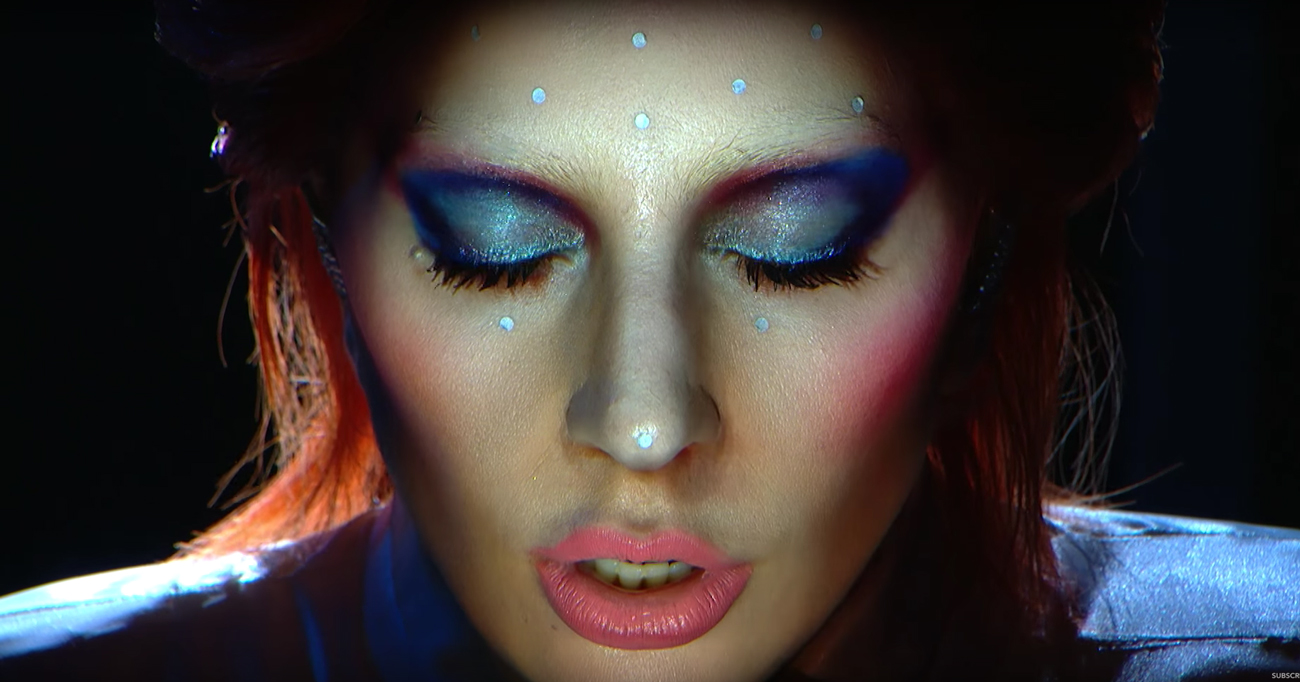 Lady Gaga trat bei der diesjährigen Grammy-Verleihung mit einem David Bowie-Medley auf.