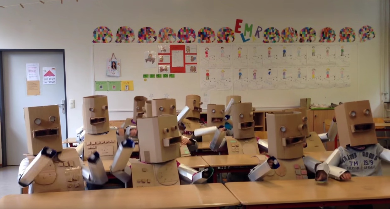 So sieht es aus, wenn Kinder „Die Roboter“ von Kraftwerk neu aufführen