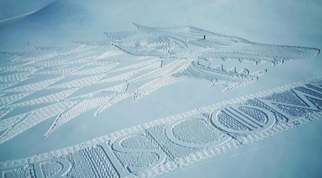 Simon Beck benötigte 13 Stunden, um das „Game Of Thrones“-Kunstwerk zu kreieren.