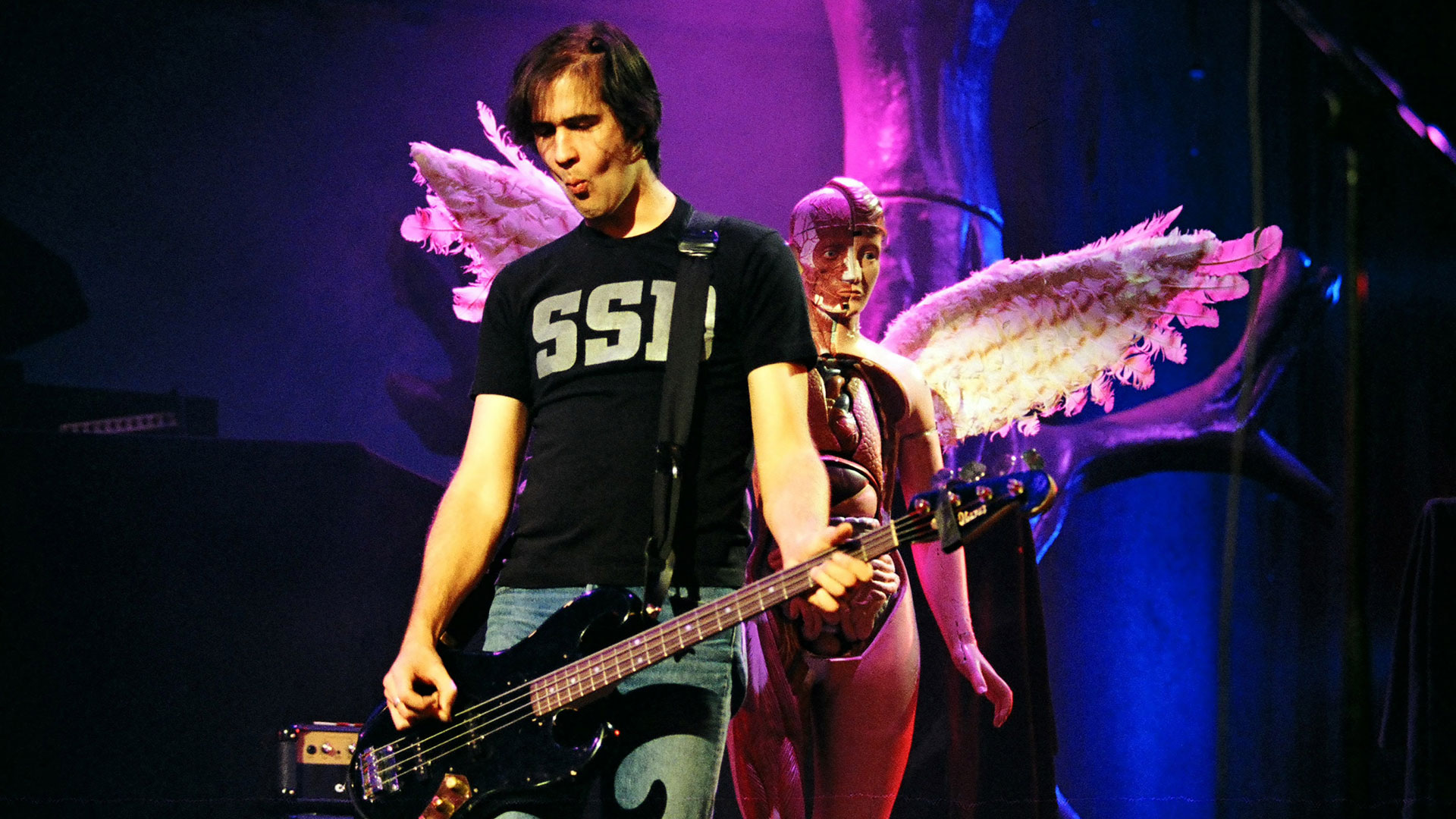 Krist Novoselic während eines Auftritts von Nirvana im Jahr 1993