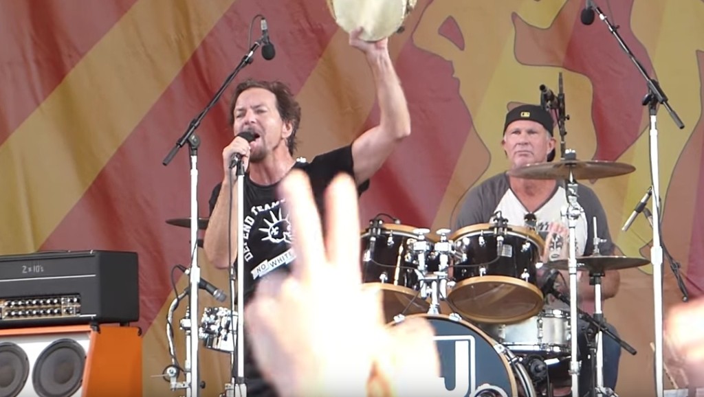 Pearl Jam Supergroup mit Mitgliedern der Chili Peppers