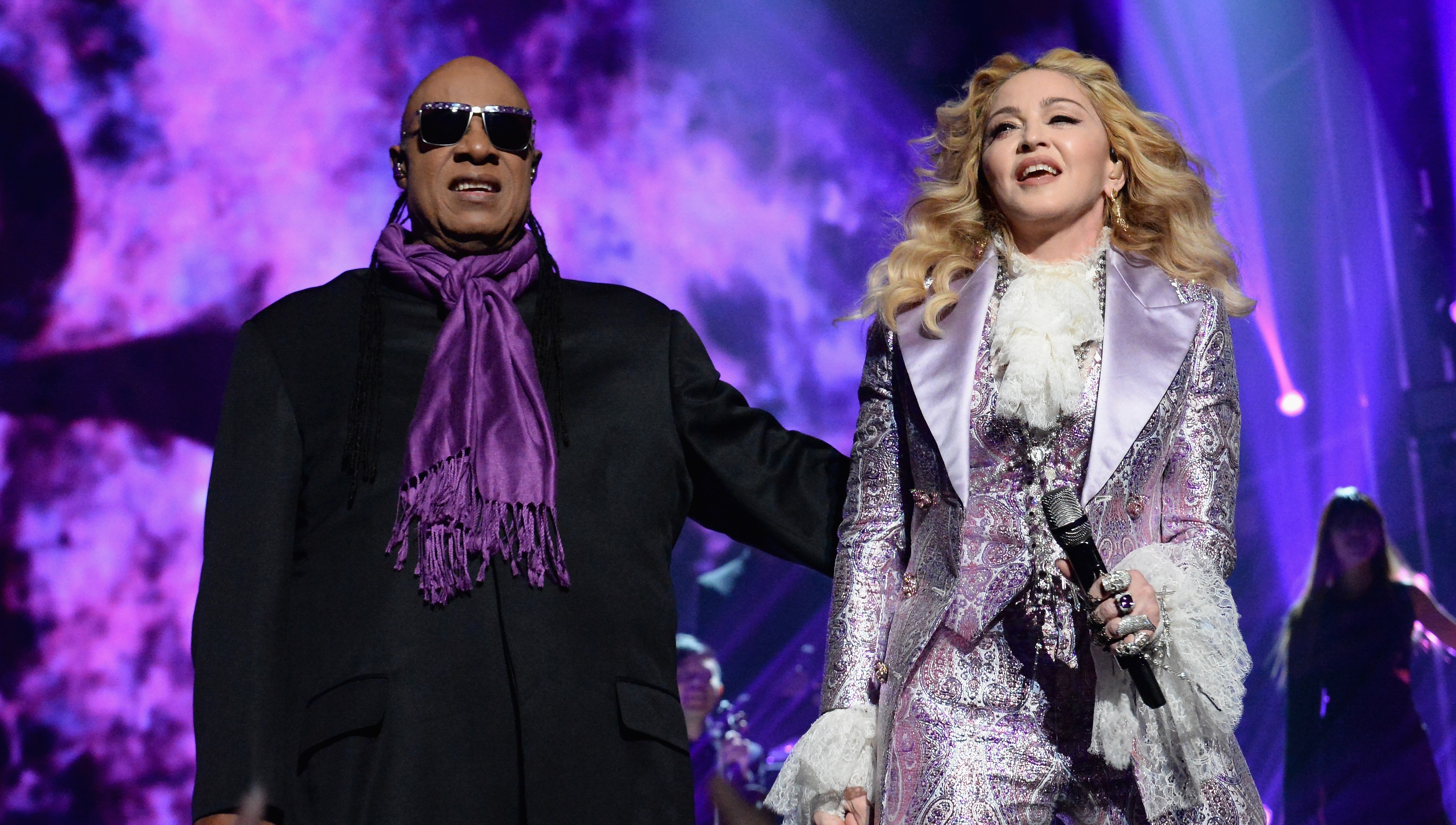 Madonna und Stevie Wonder bei ihrer Performance von „Purple Rain“
