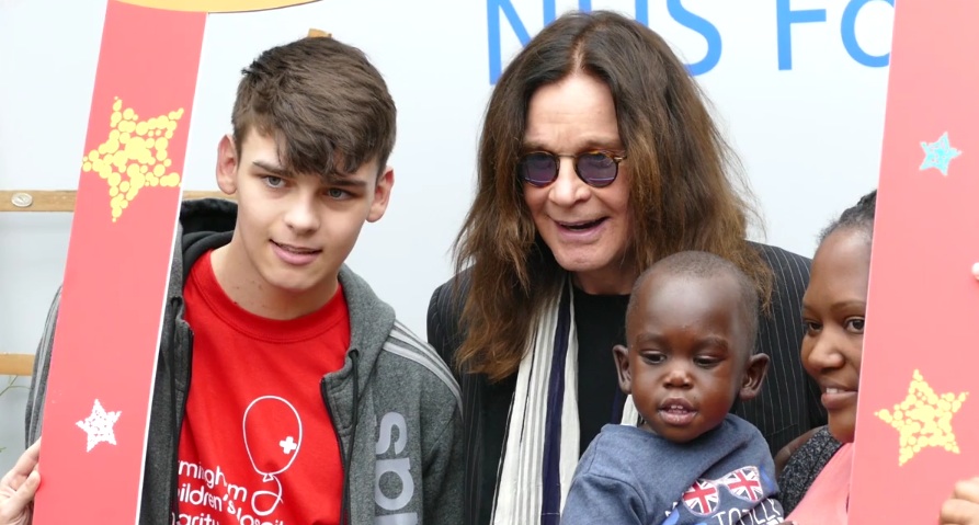 Ozzy Osbourne im Kinderkrankenhaus in Birmingham