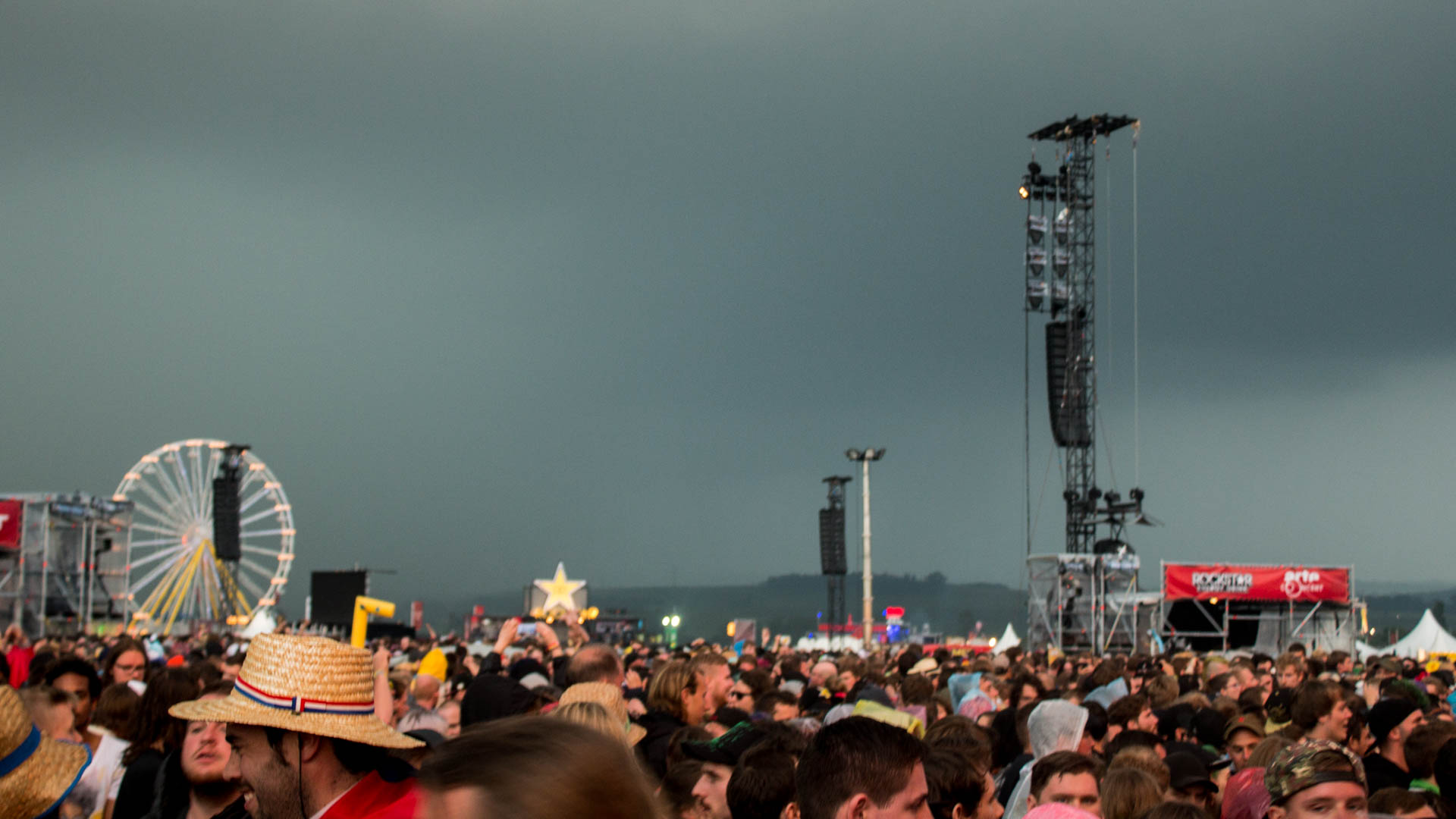 Rock_Am_Ring_2016_Unwetter_Menschen_Schlamm-16