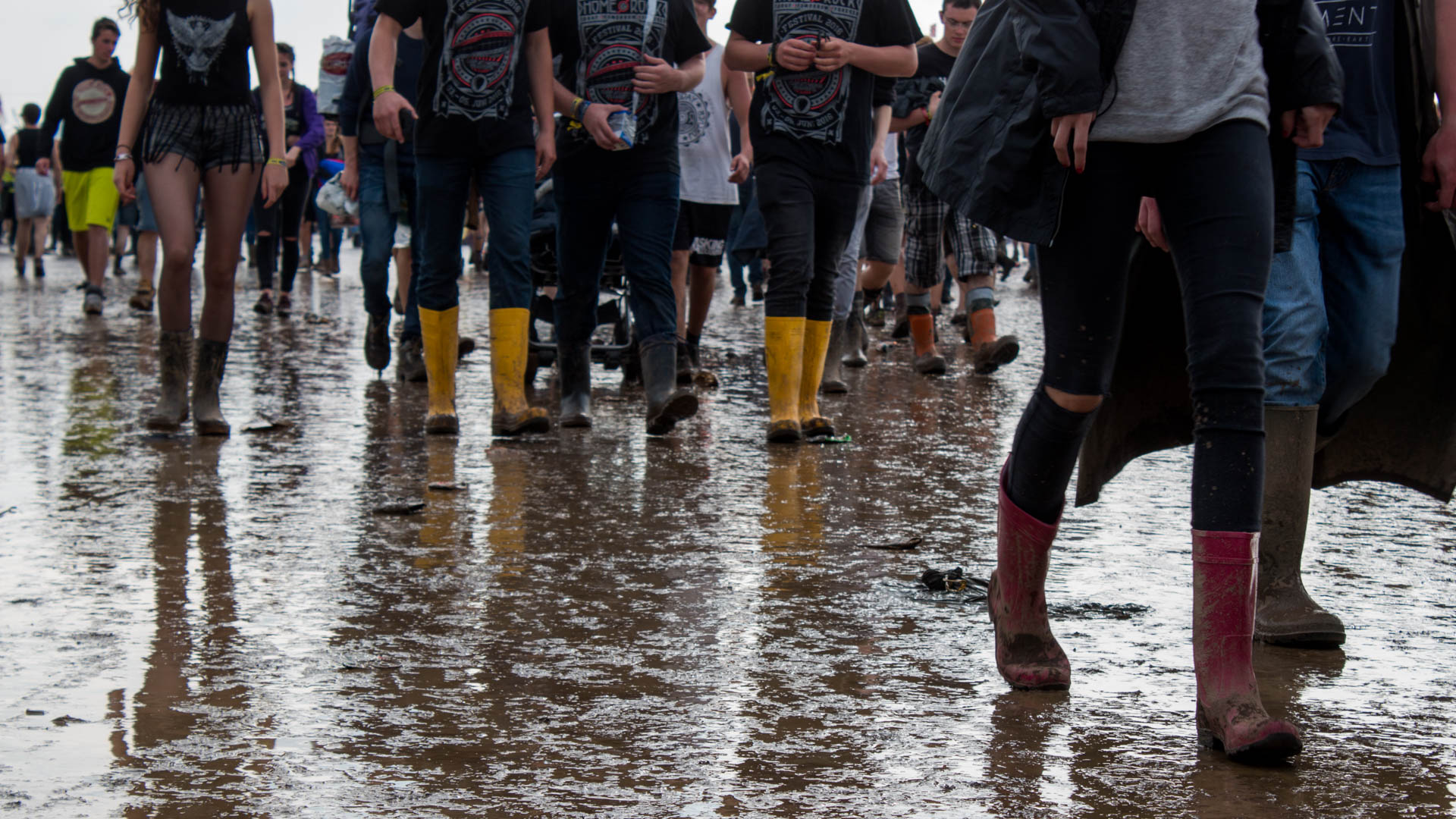 Rock_Am_Ring_2016_Unwetter_Menschen_Schlamm-5