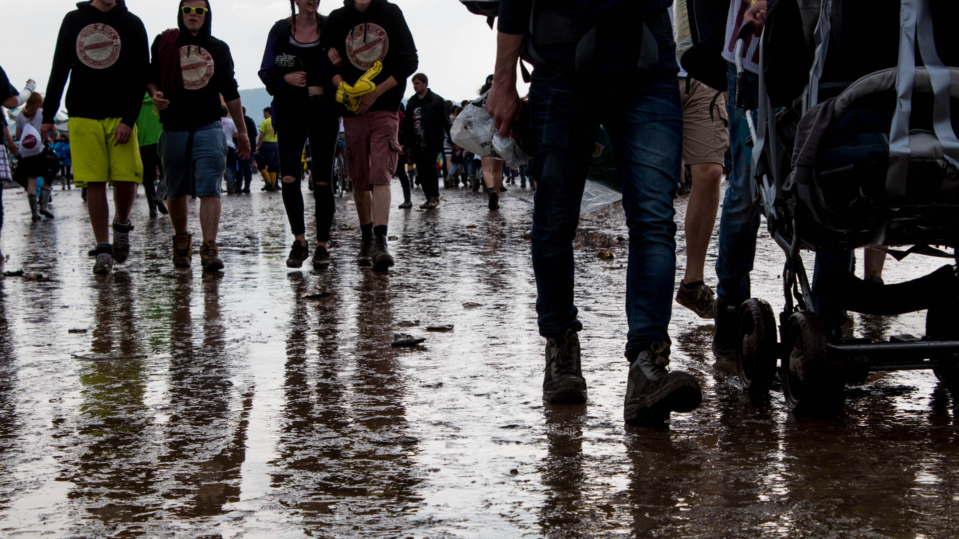 Rock_Am_Ring_2016_Unwetter_Menschen_Schlamm-6
