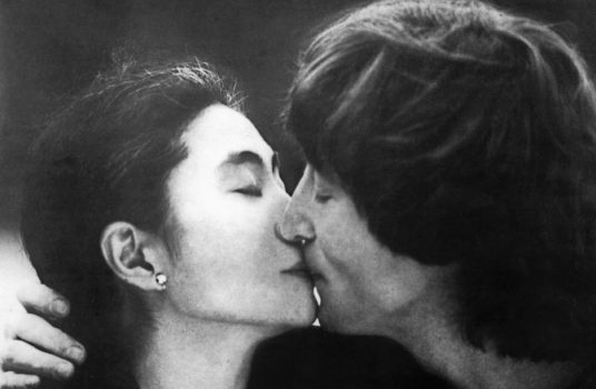 Der innigste Kuss der Musikwelt: Yoko Ono und John Lennon