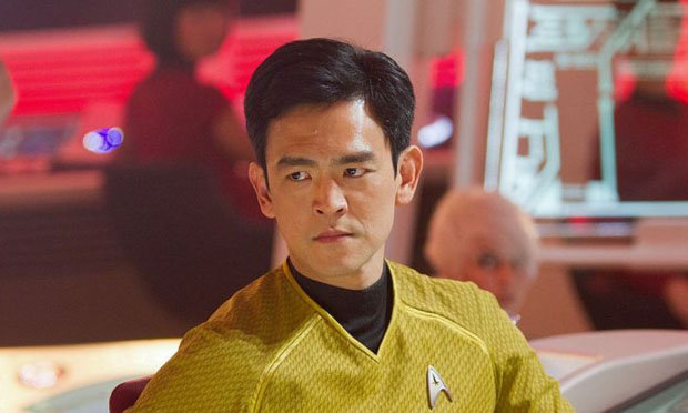 John Cho als Mr. Sulu