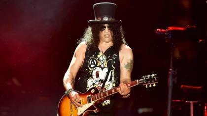 Slash bei einem Live-Auftritt auf dem Coachella-Festival 2016