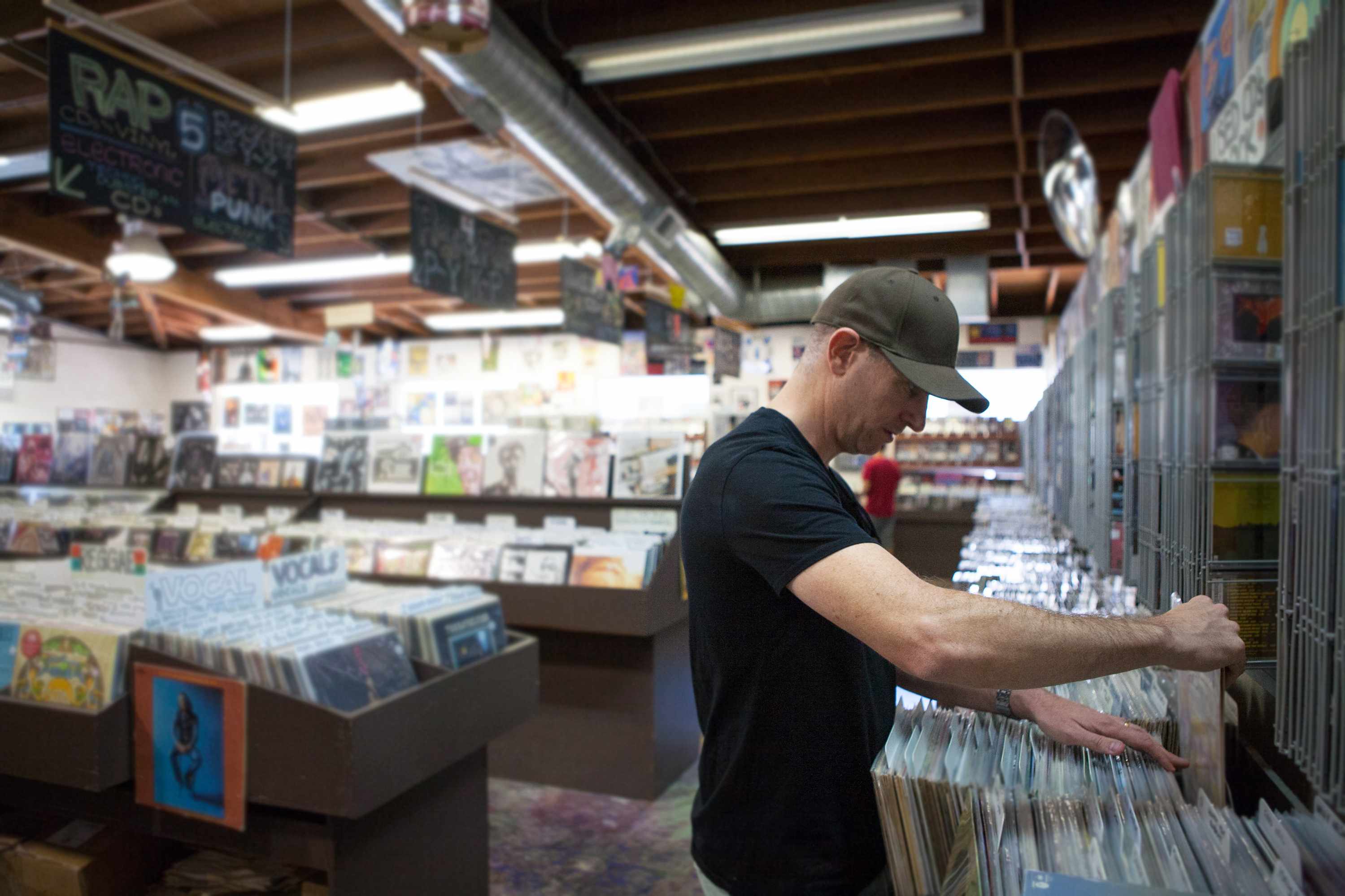Für Vinyl-Käufer ist der Plattenladen ein Ort der Ruhe und Befreiung