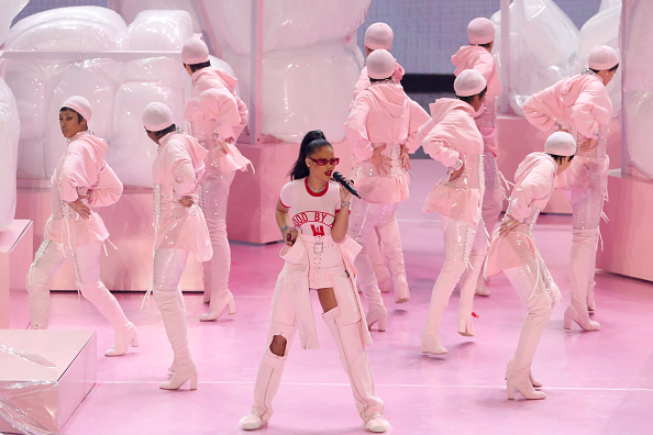 Auch Rihanna sieht eher pink