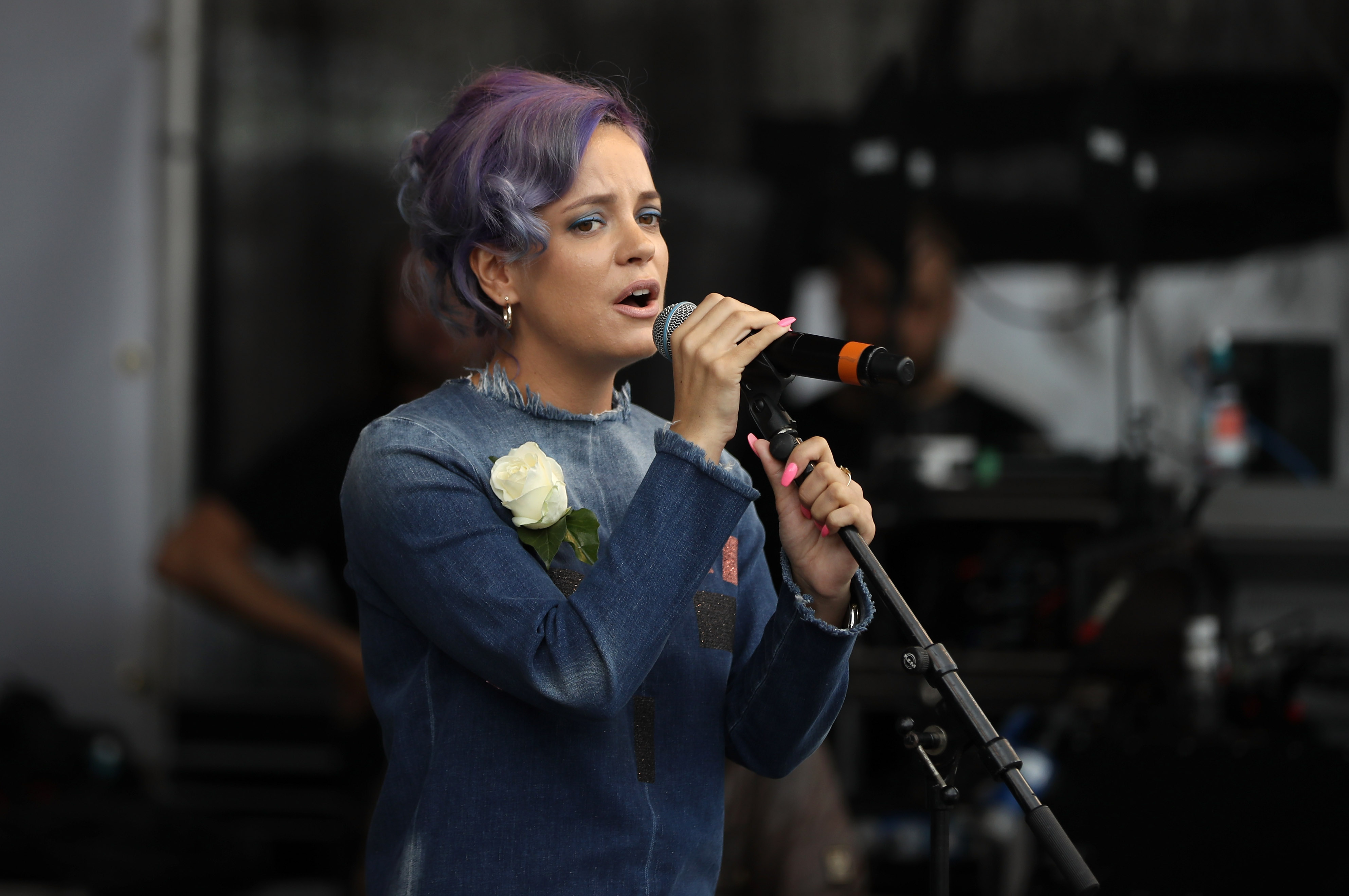 Lily Allen scheint einen Moment die Kontrolle verloren zu haben
