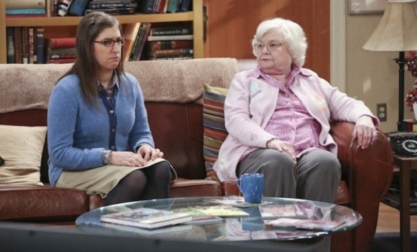 Amy Farrah Fowler macht keine guten Erfahrungen mit Sheldons Oma