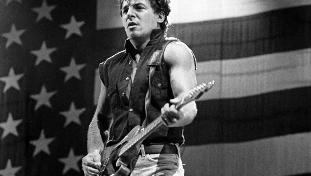 OAKLAND, CA-SEPTEMBER 19:Bruce Springsteen performing with the E Street Band at the Oakland Stadium on September 19, 1985. (P