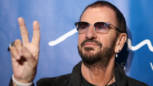 Peace! Der Ex-Beatle Ringo Starr mit seiner Lieblingsgeste