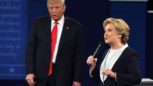 Trump und Clinton bei einem etwas anderen, aggressiveren Flirt