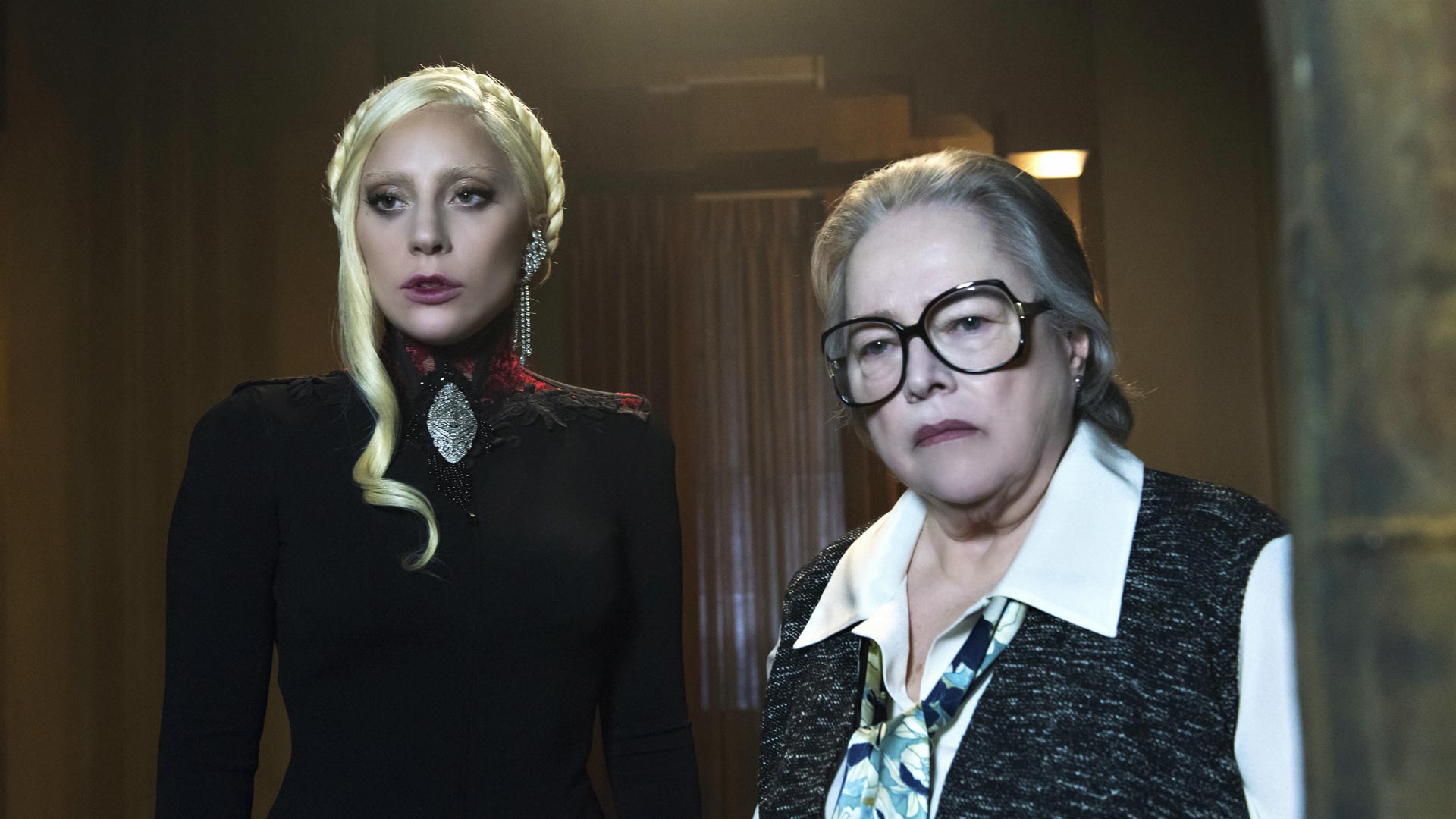 Lady Gaga und Kathy Bates in „American Horror: Hotel“