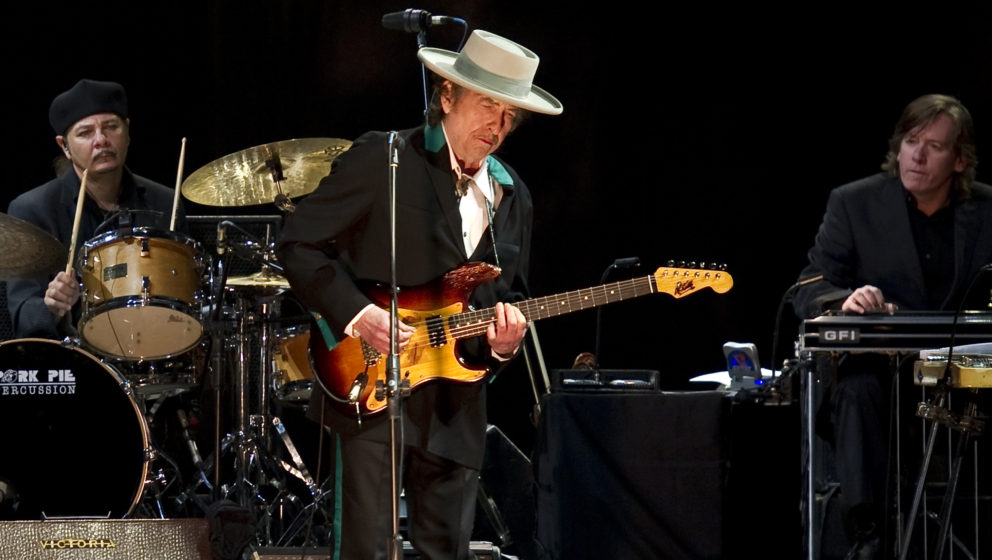 American music legend Bob Dylan (C) performs on stage during his concert in Shanghai on April 8, 2011. Counter-culture legend