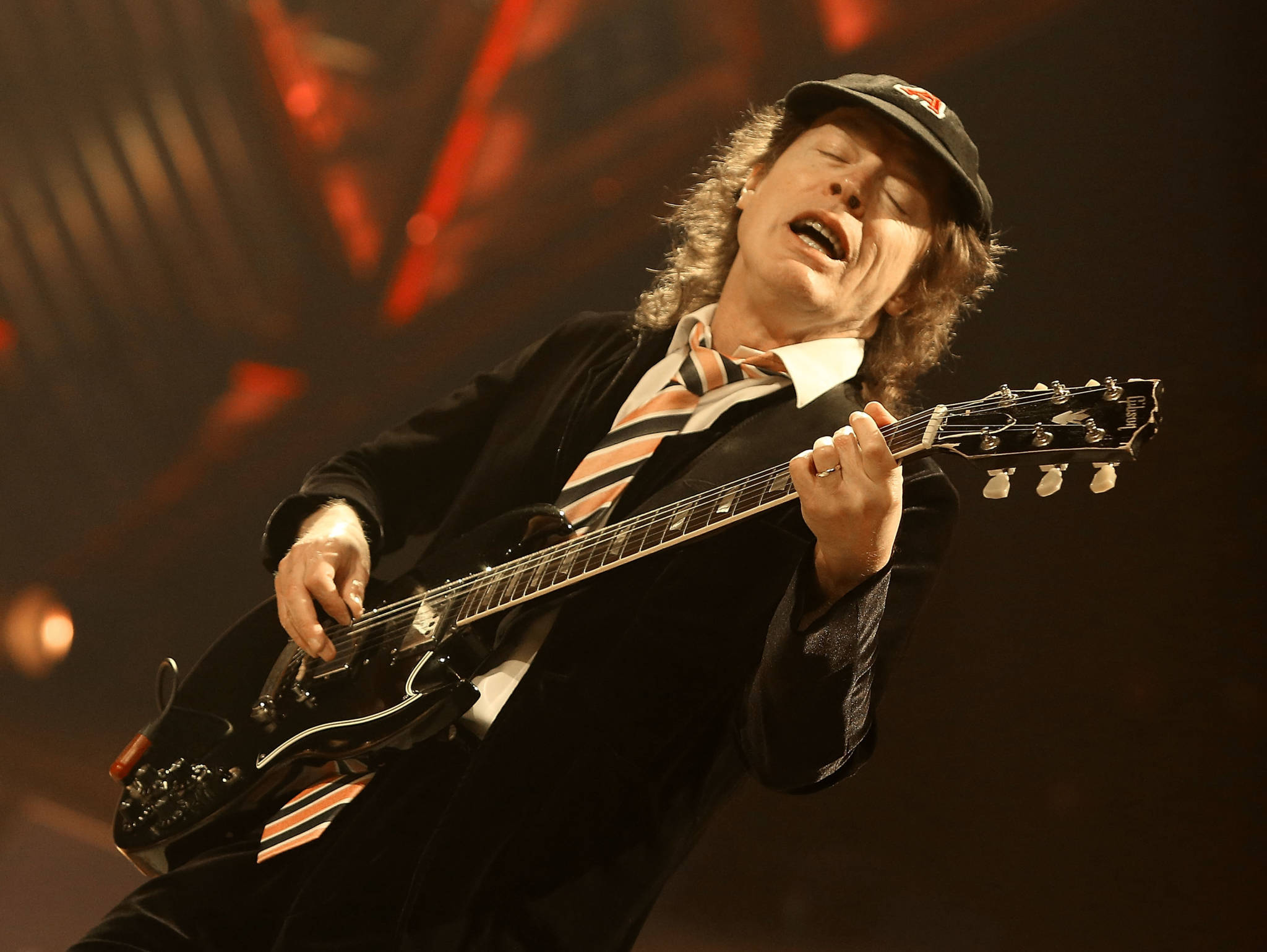 Angus Young im großen ROLLINGSTONEInterview