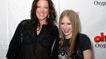 Avril Lavigne, hier neben Sarah McLachlan (l.), wurde schon öfter in Metallica-Shirts gesichtet